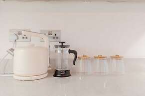 Newly Refurbished 2BD Flat - Wimbledon Village!