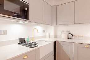 Newly Refurbished 2BD Flat - Wimbledon Village!