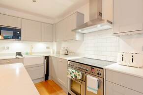 Newly Refurbished 2BD Flat - Wimbledon Village!