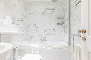 Newly Refurbished 2BD Flat - Wimbledon Village!