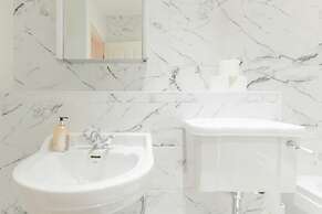 Newly Refurbished 2BD Flat - Wimbledon Village!