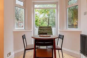 Newly Refurbished 2BD Flat - Wimbledon Village!