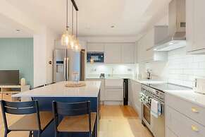 Newly Refurbished 2BD Flat - Wimbledon Village!