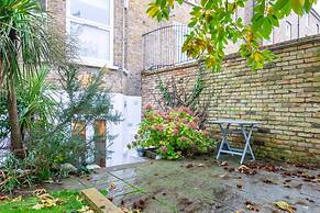 Newly Refurbished 2BD Flat - Wimbledon Village!