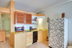 Palm Coast Condo w/ Balcony, 2 Mi to Beach Access!