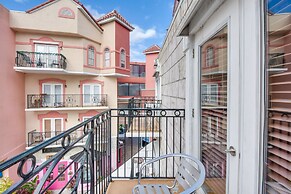 Palm Coast Condo w/ Balcony, 2 Mi to Beach Access!