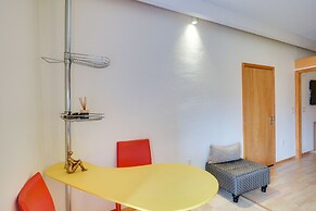 Palm Coast Condo w/ Balcony, 2 Mi to Beach Access!