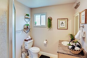 Spacious Crestline Retreat: 1 Mi to Lake Gregory