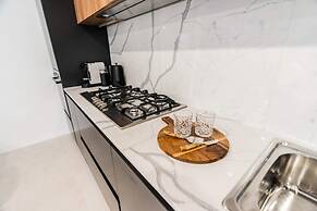 Beautiful 4BR Family Home With Patio and Parking!