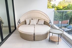 Beautiful 4BR Family Home With Patio and Parking!