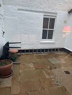 Expansive 4BD Home- 15 min From Buckingham Palace!