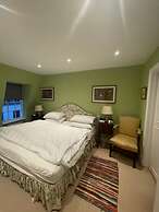 Expansive 4BD Home- 15 min From Buckingham Palace!