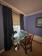 Expansive 4BD Home- 15 min From Buckingham Palace!