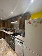 Expansive 4BD Home- 15 min From Buckingham Palace!