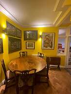 Expansive 4BD Home- 15 min From Buckingham Palace!
