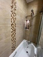 Chic Victorian Flat in Private Estate - Mile End!