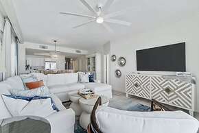 Sea Salt Villa 3 Bedroom Condo by RedAwning