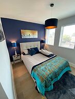 Tasteful 2BD Flat W/open Plan Living - Blackheath!