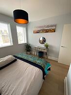 Tasteful 2BD Flat W/open Plan Living - Blackheath!