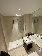 Tasteful 2BD Flat W/open Plan Living - Blackheath!