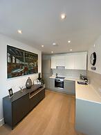 Tasteful 2BD Flat W/open Plan Living - Blackheath!