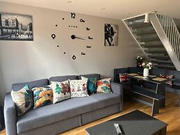 Remarkable 2-bed House in Northolt