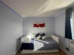 Remarkable 2-bed House in Northolt