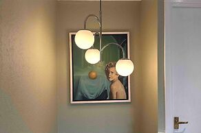 Remarkable 2-bed House in Northolt