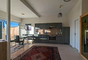 Luxurious & Lovely Apartment With Infrared Cabine