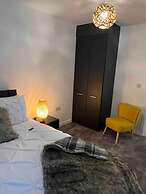 Stunning 2-bed Apartment in Grays