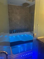 Rosa Black Baccara Suites