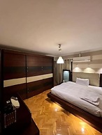 Rosa Black Baccara Suites