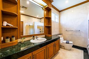 Luxury 6 Bed Mansion - CAS