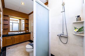Luxury 6 Bed Mansion - CAS