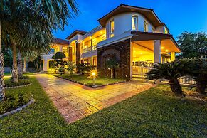 Luxury 6 Bed Mansion - CAS