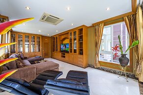 Luxury 6 Bed Mansion - CAS