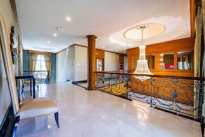 Luxury 6 Bed Mansion - CAS