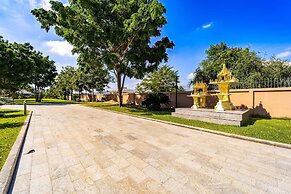 Luxury 6 Bed Mansion - CAS