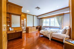 Luxury 6 Bed Mansion - CAS