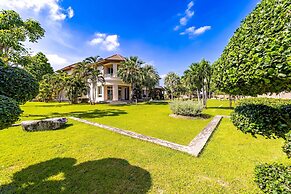 Luxury 6 Bed Mansion - CAS