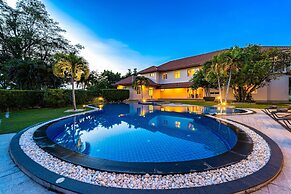 Luxury 6 Bed Mansion - CAS