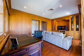 Luxury 6 Bed Mansion - CAS