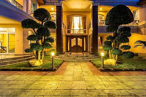 Luxury 6 Bed Mansion - CAS