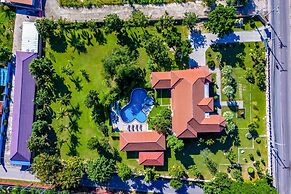 Luxury 6 Bed Mansion - CAS