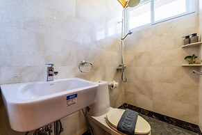 Luxury 6 Bed Mansion - CAS