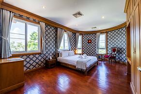 Luxury 6 Bed Mansion - CAS