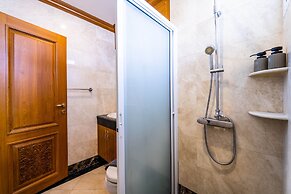 Luxury 6 Bed Mansion - CAS