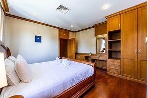 Luxury 6 Bed Mansion - CAS