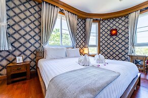 Luxury 6 Bed Mansion - CAS