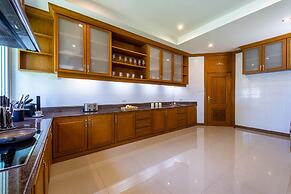 Luxury 6 Bed Mansion - CAS